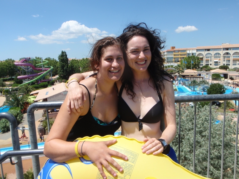 Village Camps International Summer Camp Ard&egrave;che, France 2019-07-26 https://www.villagecamps.com/journals_admin/images/20-10-Anna and Ang at work.jpg